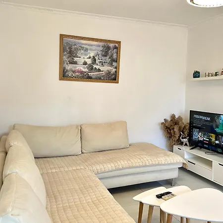 Gh Apartment *